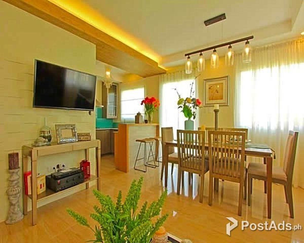 Prime location Single attached 3 bdr 3 tb house near airport