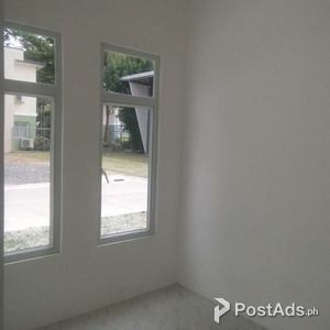 Single attached 3 bdr 2TB house w space for car park and lawn | PostAds PH