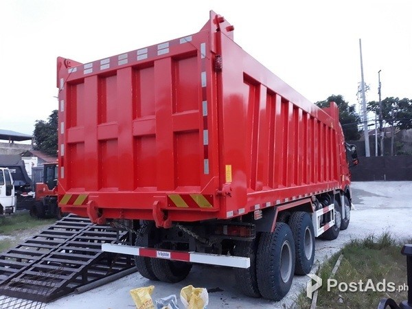 HOWO A7 Dump Truck 30cbm Sinotruk 12wheeler For sale