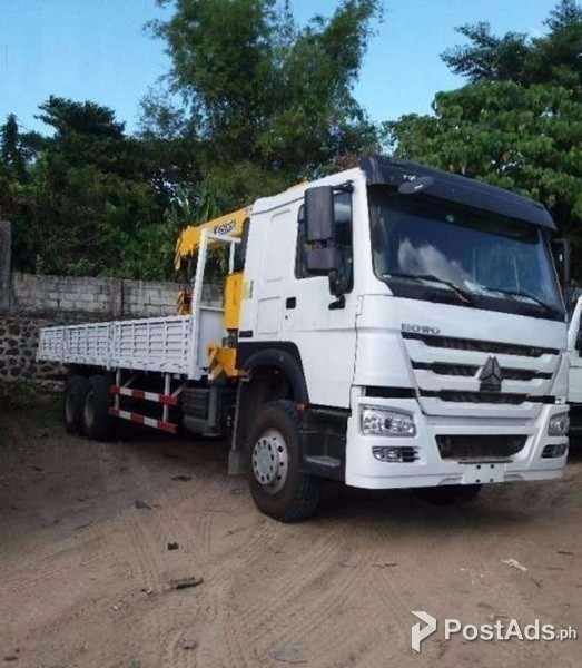 10 WHEELER HOWO A7 BOOM TRUCK 