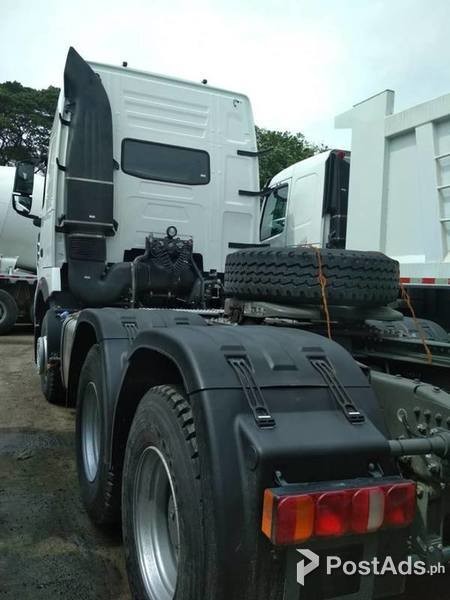 HOWO TRACTOR HEAD 6 WHEELER