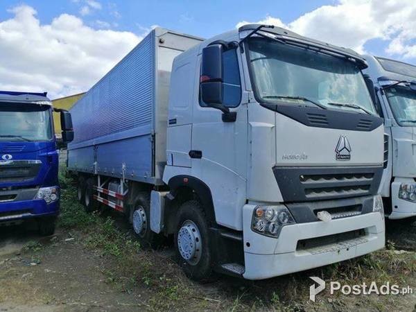 HOWO 12 WHEELER WING VAN