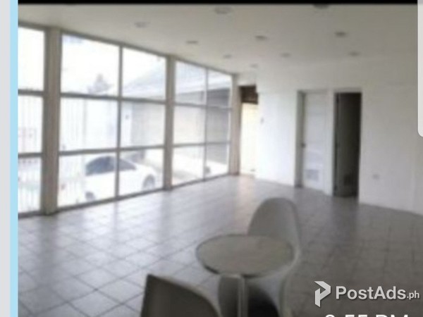 Lot with warehouse