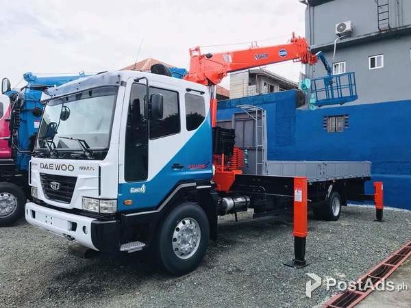 Reconditioned Daewoo 7 tons Boom Truck with Man Lift