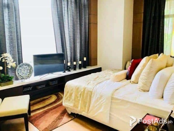 Luxury Condo with Balcony beside Westin Hotel