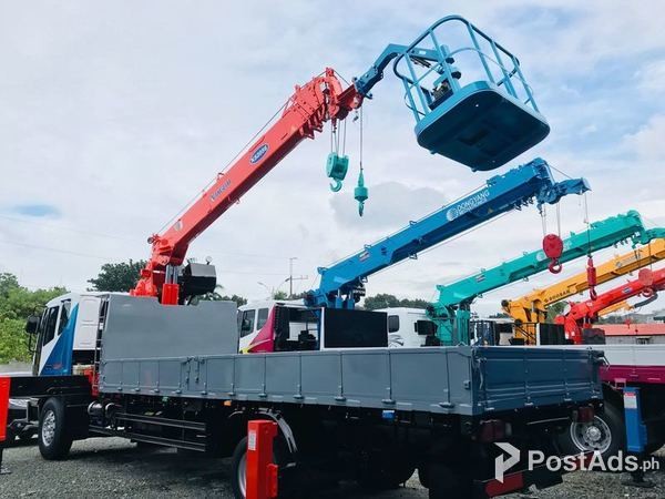 BOOM TRUCK 7 TONS 