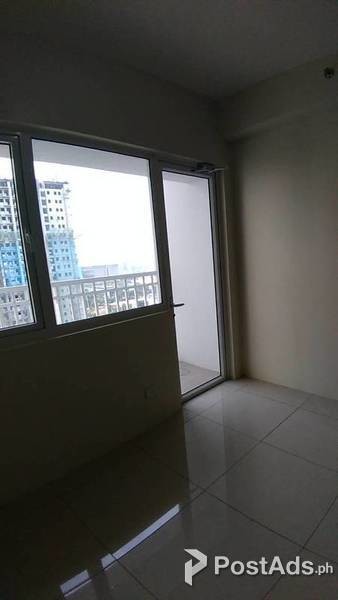 1 BR Unfurnished Condo w/balcony in Breeze Residences, Pasay City