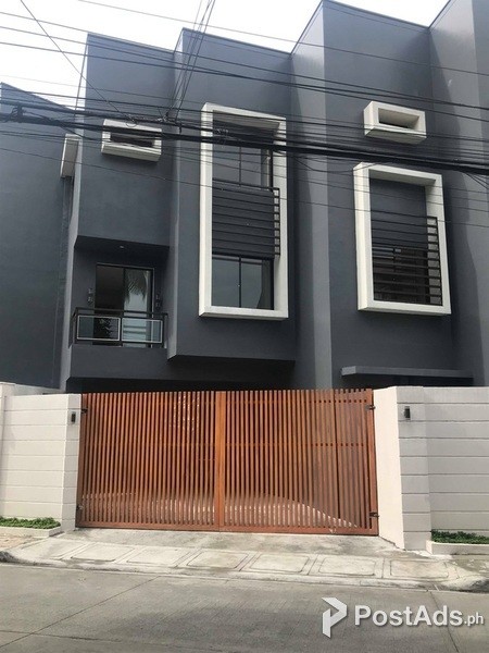 TOWNHOUSE FOR SALE NEAR IN UP DILIMAN QUEZON CITY !
