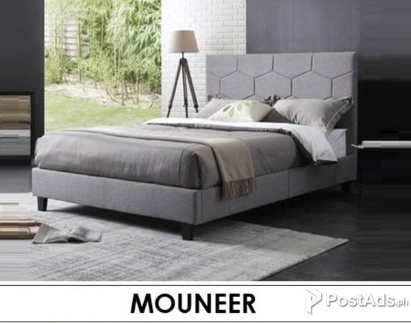 MOUNEER UPHOLSTERED BED q