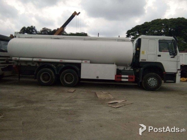 HOWO Fuel Tanker 20KL 10 wheeler Sinotruk
