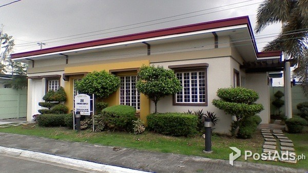 3 Bedrooms 2 Toilet & Bath Bungalow House with big Lot area 160sqm