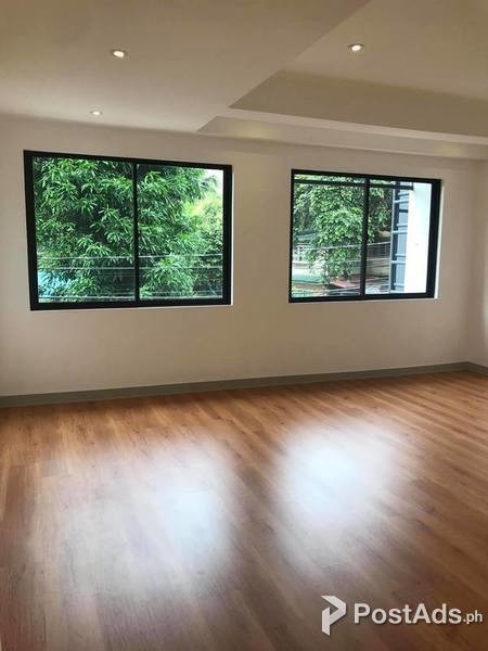 FOR SALE 2 CAR GARAGE TOWNHOUSE UNIT IN QUEZON CITY !!!