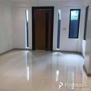 FOR SALE 2 CAR GARAGE, 2 STOREY TOWNHOUSE UNIT AT TEACHERS VILLAGE QC! | PostAds PH