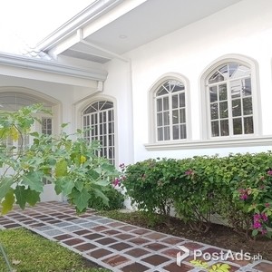 Expansive 408sqm Renovated Bungalow with Attic For Sale in BF Homes | PostAds PH