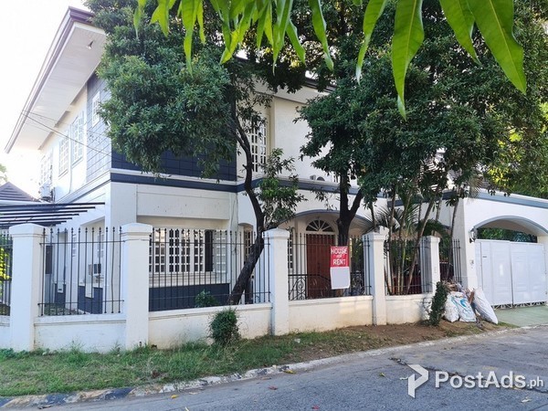 6 Bedroom House in a Double Corner Lot with Huge Garden for Rent