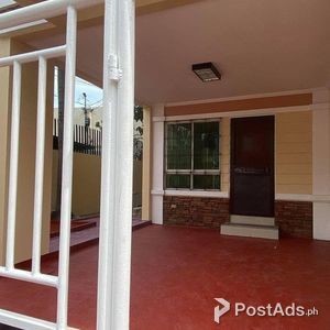 3 Bedrooms Corner Lot Townhouse For SALE- Las Pinas City | PostAds PH
