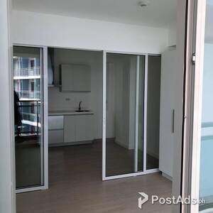 Paranaque 1BR unit w/ balcony and parking for sale back of SM Bicutan | PostAds PH