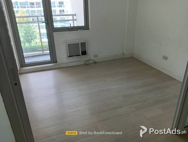Foreclosed : Condo For Sale 1BR 26 sqm In AZURE URBAN RESORT