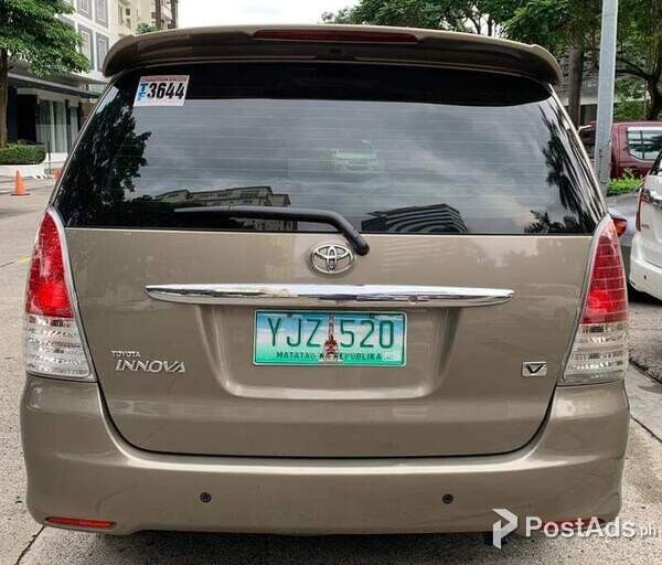 Toyota Innova 2.8 V AT,