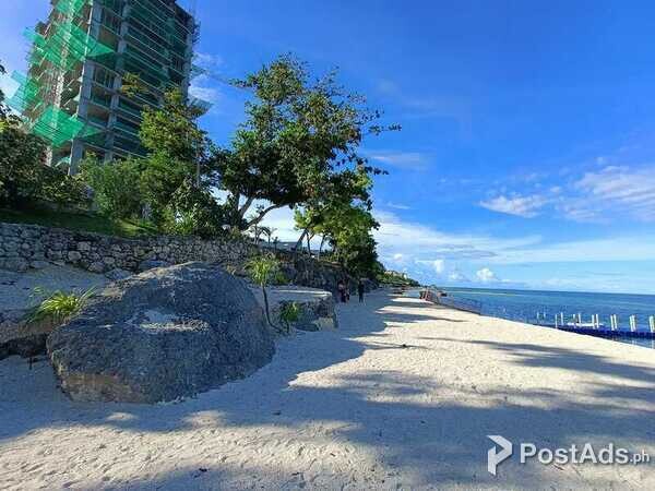 BEACHFRONT CONDO ARUGA MACTAN CEBU 3BR W 2 PARKING