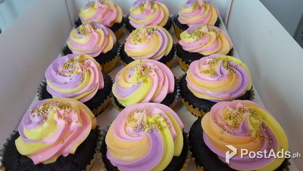 Customized Cupcakes and cakepops!