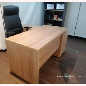Ultimate Office Table for Modern Professionals | PostAds PH