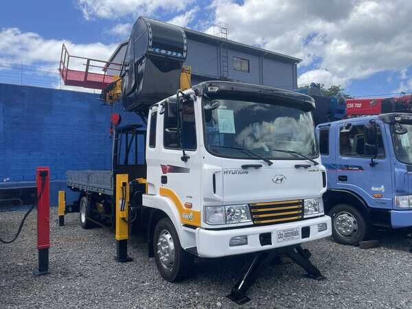 For Sale: Hyundai 7 Tons Boom Truck - Soosan SCS866LS Crane
