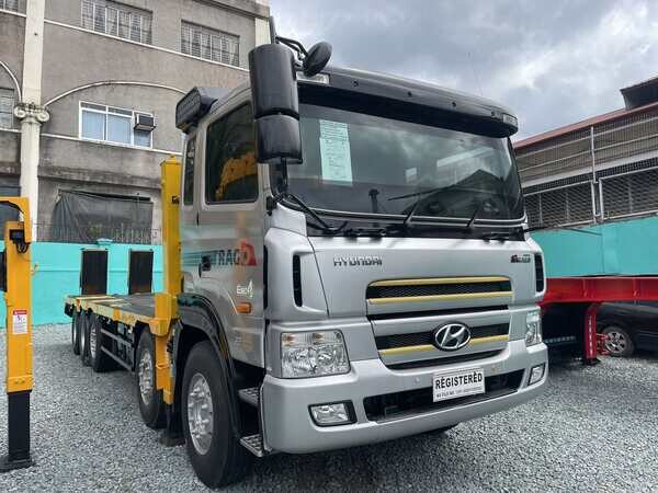 14-wheeler Hyundai Trago Self Loader Truck For Sale!!