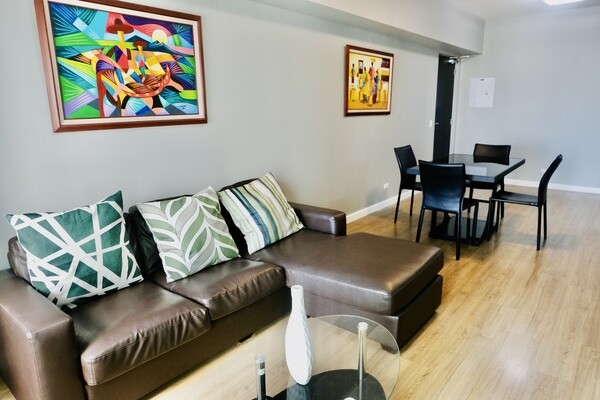 1 BR Furnished Condo w/parking in Meranti Bldg, Two Serendra, BGC