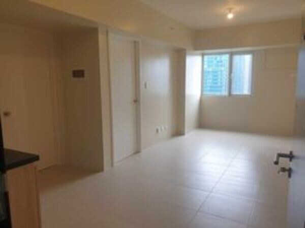 1 BR Unfurnished Condo in Avida Towers Turf, BGC 