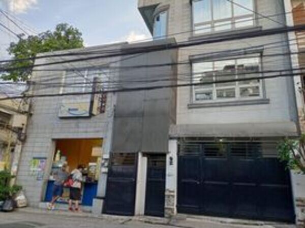 4 Storey Fully Furnished House and Lot with Commercial Space in Cembo, 
