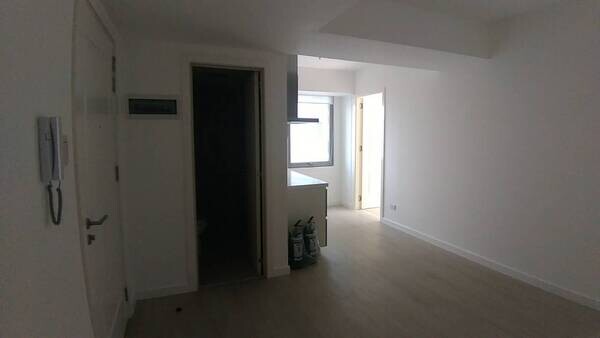  2 BR Unfurnished Condo w/parking in Azure Urban Resort, Paranaque