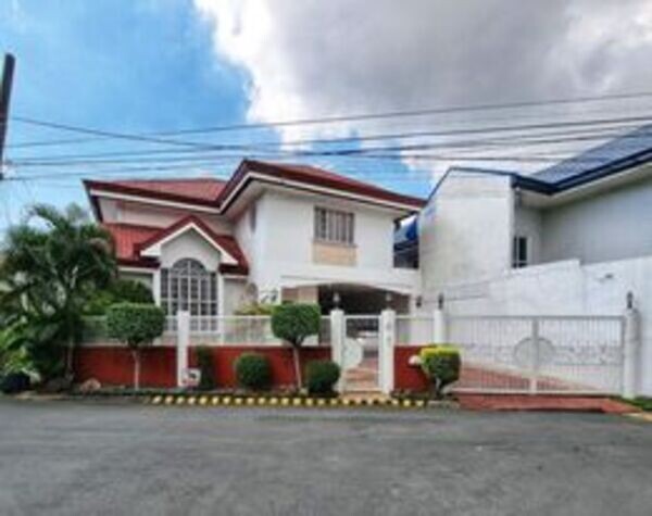 4 Bedroom House and Lot For Sale South Green Park Village, Parañaque
