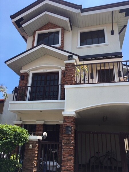 3 Story, 4 BR Semi-furnished H&L in Greenwoods Executive Village, Pasig