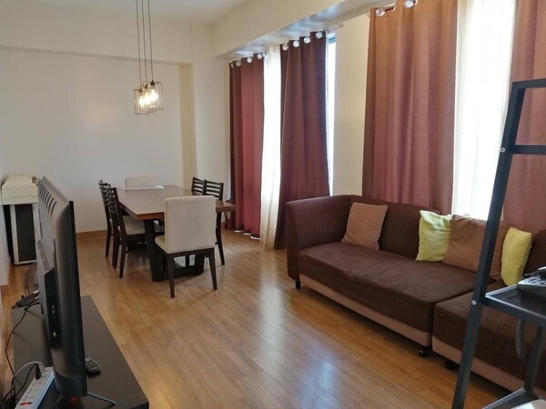 Fully Furnished Newly Renovated 1 BR Condo in Eastwood Parkview 