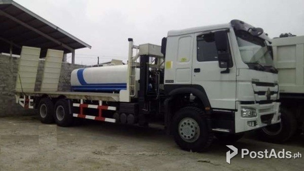 SINOTRUK HOWO 6X4 SELF LOADER TRUCKS LHD