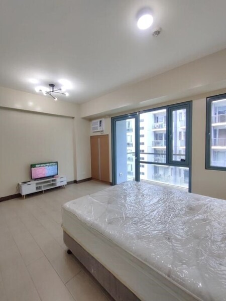 Condo Unit For Sale - 5th Floor Cluster 1 at Two Palm Tree Villas Newport City
