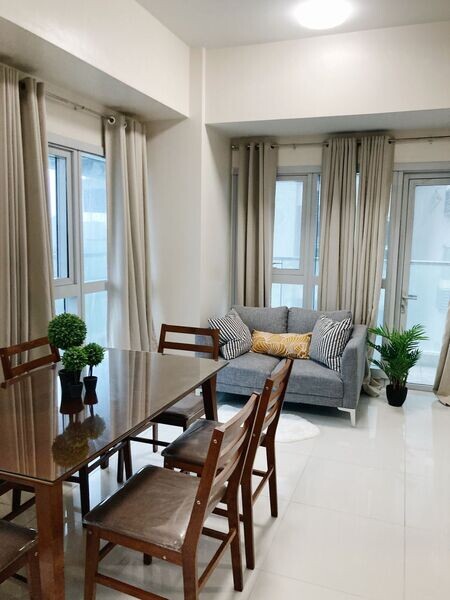 Bayshore 1 BR condo w/ balcony unit for sale in Aseana Complex   