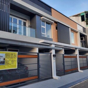 Pasig Townhouse For Sale 5-bedroom in Dona Juana C Raymundo Manila | PostAds PH