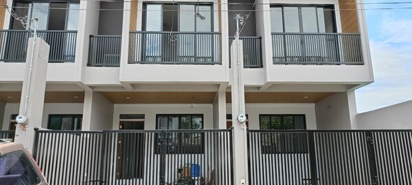 Las Pinas townhouse for sale 3-bathroom in Dao St Pilar Village 