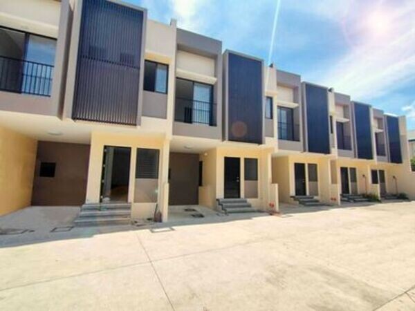 PUYO DAYON Townhouse and Lot in Turnberry Place 2 Lapu2x