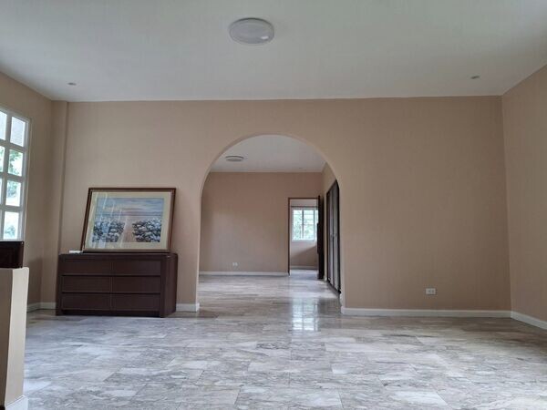 160K Semi House and Lot with Swimming Pool in Maria Luisa Village