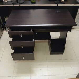 Office table | PostAds PH