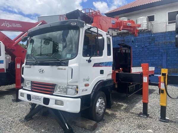  6-Wheeler Hyundai 7 Tons Boom Truck Kanglim KS2057 Crane For Sale!!