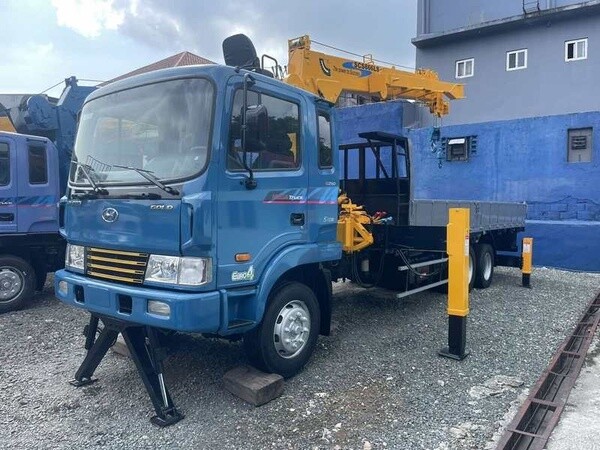 10-Wheeler Hyundai 7 Tons Boom Truck Soosan SCS866LS Crane For Sale!!