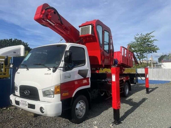 6-Wheeler Hyundai 28 Meters Man Lift Truck For Sale!!