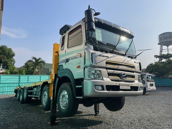 SELF-LOADER TRUCK/ SELF LOADING TRUCK FOR SALE
