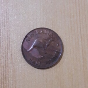 AUSTRALIAN QUEEN ELIZABETH II and KANGAROO 1963 COIN. | PostAds PH