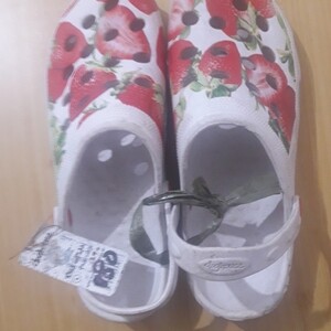 Waterproof doghouse shoes size 9 with strawberry pattern. | PostAds PH