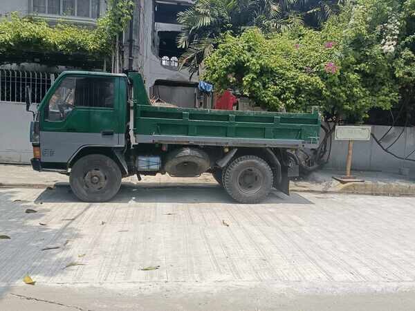 Hauling ng lupa, bato, concrete debris